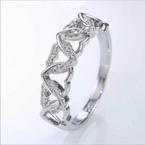 Gorgeous 925 Silver Hearts Ring NWT - Picture 1 of 2